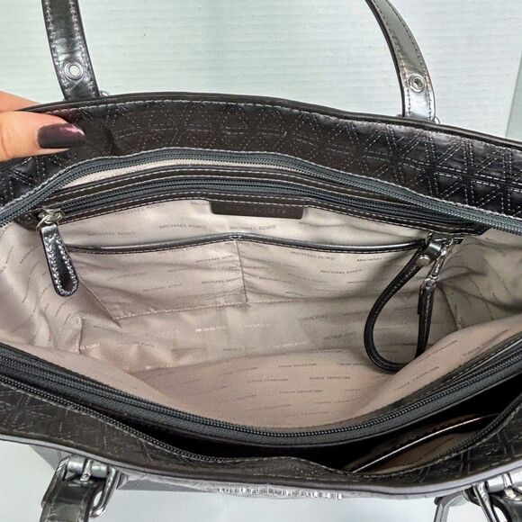 Michael Kors Voyageur Specchio Medium Top Zip Tote Bag Gunmetal Silver Metallic - Picture 10 of 16